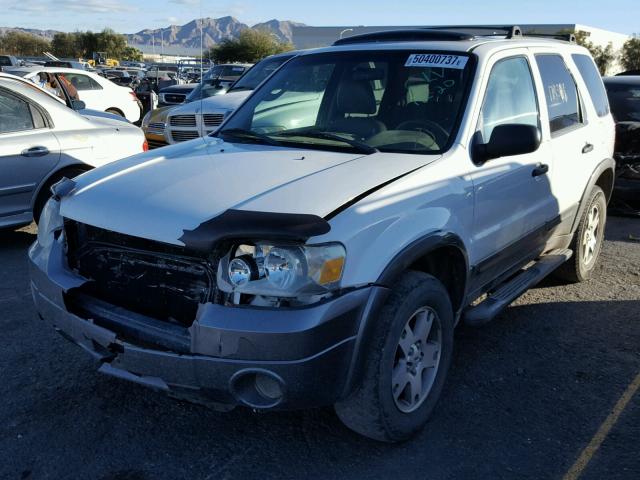 1FMYU931X5KA14138 - 2005 FORD ESCAPE XLT WHITE photo 2