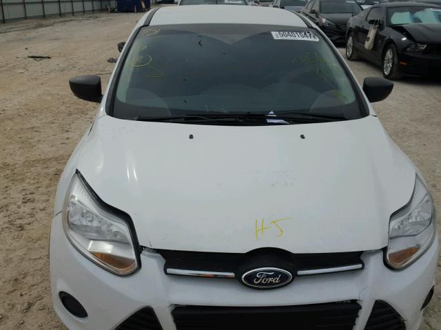 1FADP3E22EL356213 - 2014 FORD FOCUS S WHITE photo 7