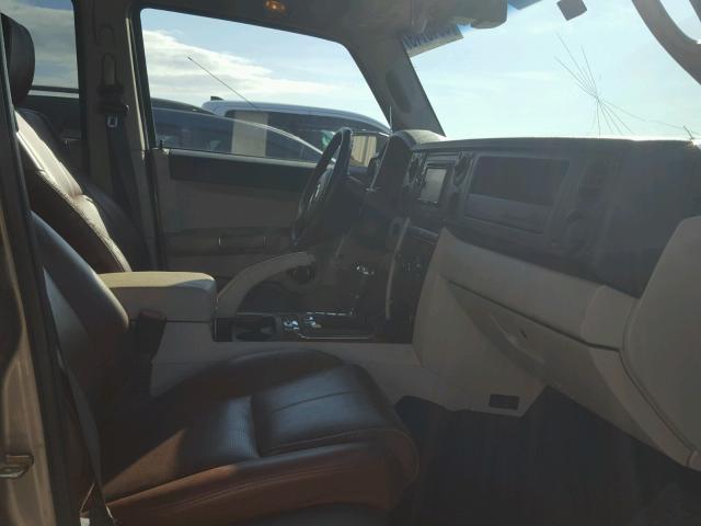 1J8HG58N46C293753 - 2006 JEEP COMMANDER GOLD photo 5
