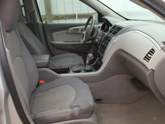 1GNER23D99S103982 - 2009 CHEVROLET TRAVERSE L SILVER photo 5