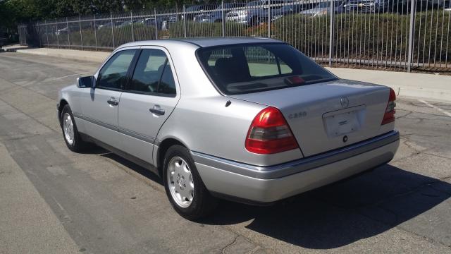 WDBHA22E5RF073653 - 1994 MERCEDES-BENZ C 220 SILVER photo 6