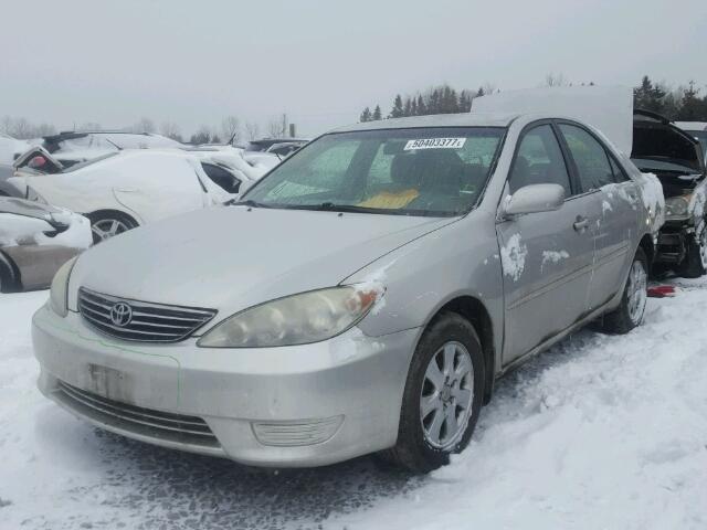 4T1BF32K25U603129 - 2005 TOYOTA CAMRY LE SILVER photo 2