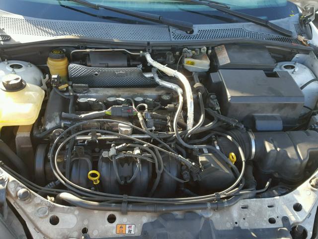 1FAFP34Z24W118270 - 2004 FORD FOCUS SE C WHITE photo 7