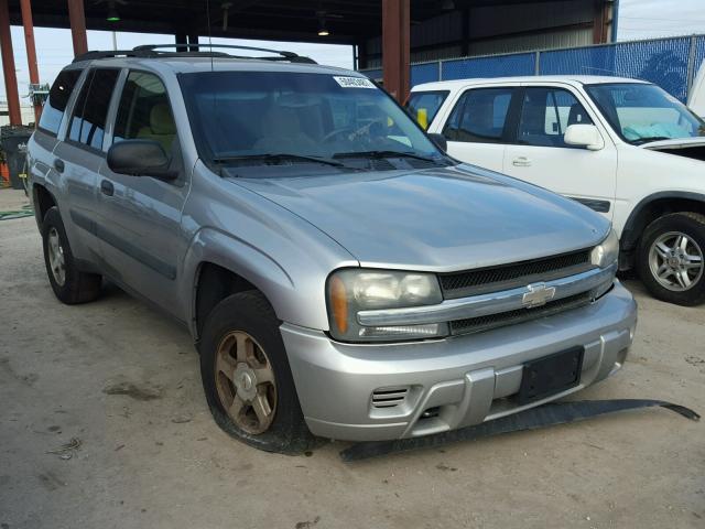 1GNDT13S952238203 - 2005 CHEVROLET TRAILBLAZE SILVER photo 1