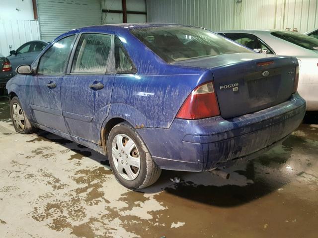 1FAFP34N95W135808 - 2005 FORD FOCUS ZX4 BLUE photo 3