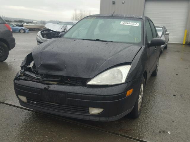 1FAHP3433YW113587 - 2000 FORD FOCUS SE BLACK photo 2