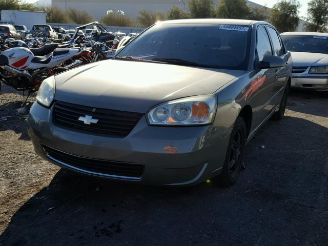 1G1ZT51846F208509 - 2006 CHEVROLET MALIBU LT GREEN photo 2