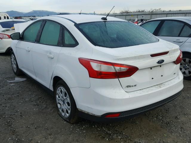 1FAHP3F27CL179901 - 2012 FORD FOCUS SE WHITE photo 3