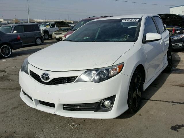 4T1BF1FKXCU508264 - 2012 TOYOTA CAMRY BASE WHITE photo 2