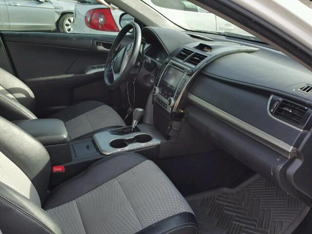 4T1BF1FKXCU508264 - 2012 TOYOTA CAMRY BASE WHITE photo 5