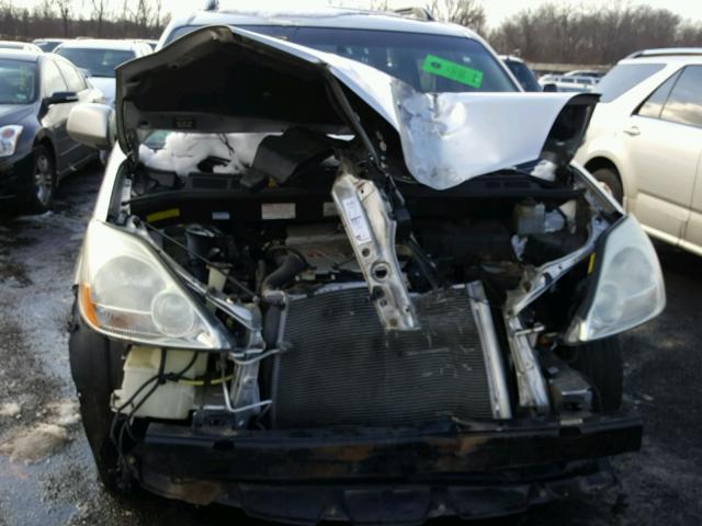 5TDZA22C74S034429 - 2004 TOYOTA SIENNA XLE SILVER photo 9