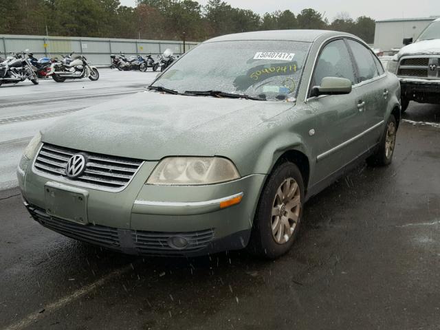 WVWPD63B82P018257 - 2002 VOLKSWAGEN PASSAT GLS GREEN photo 2