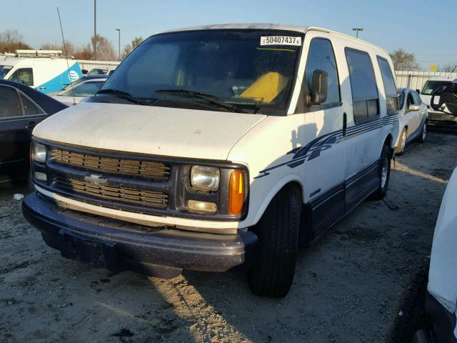 1GCEG15W8X1099577 - 1999 CHEVROLET EXPRESS G1 WHITE photo 2