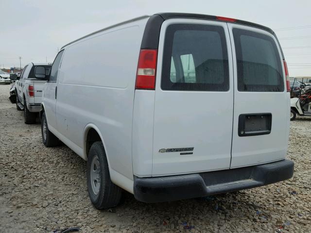 1GCWGFCA9E1193618 - 2014 CHEVROLET EXPRESS G2 WHITE photo 3