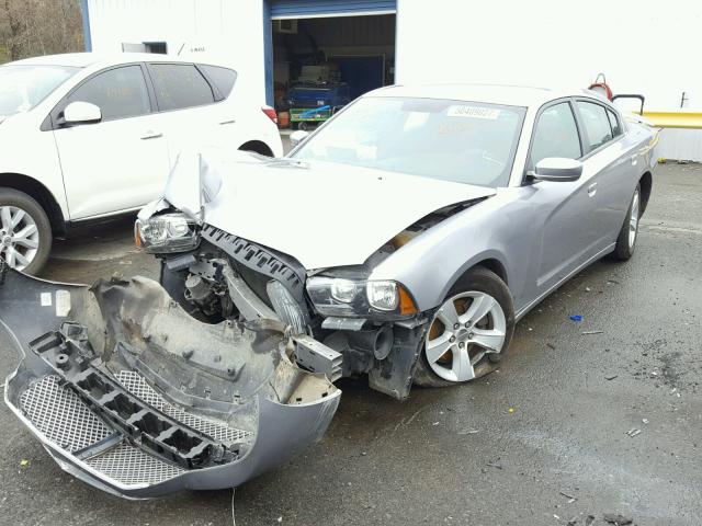 2C3CDXBG4EH241247 - 2014 DODGE CHARGER SE SILVER photo 2