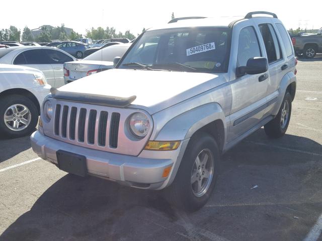 1J4GK38K35W677977 - 2005 JEEP LIBERTY RE SILVER photo 2