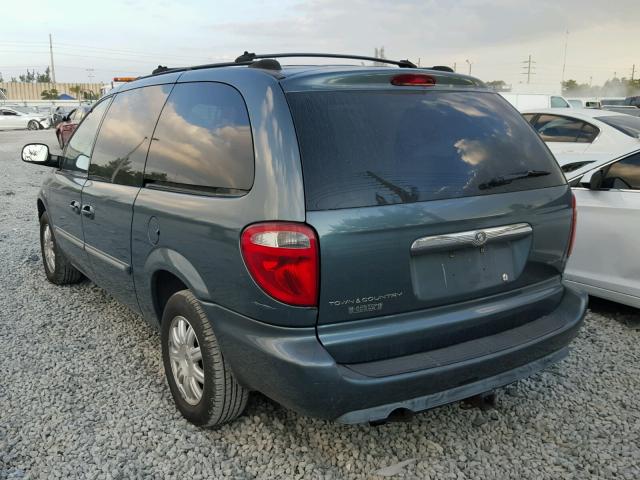 2C4GP54L55R126959 - 2005 CHRYSLER TOWN & COU GREEN photo 3