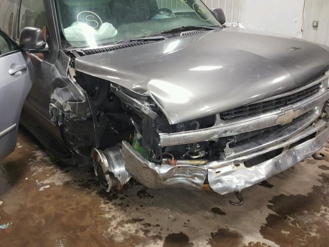 3GNFK16T41G201657 - 2001 CHEVROLET SUBURBAN K GRAY photo 9