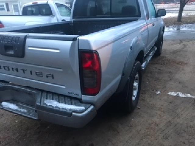 1N6ED26Y11C313090 - 2001 NISSAN FRONTIER K SILVER photo 4