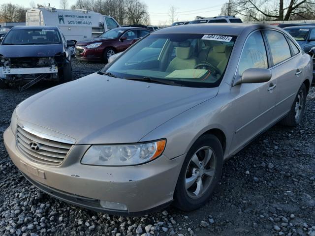 KMHFC46DX7A186066 - 2007 HYUNDAI AZERA GLS TAN photo 2