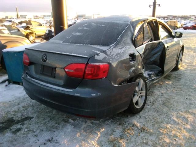 3VWDX7AJ3BM031978 - 2011 VOLKSWAGEN JETTA SE 灰色 照片 4