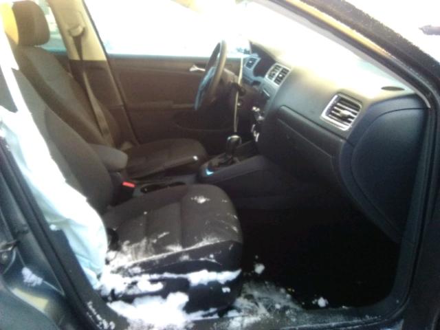 3VWDX7AJ3BM031978 - 2011 VOLKSWAGEN JETTA SE 灰色 照片 5