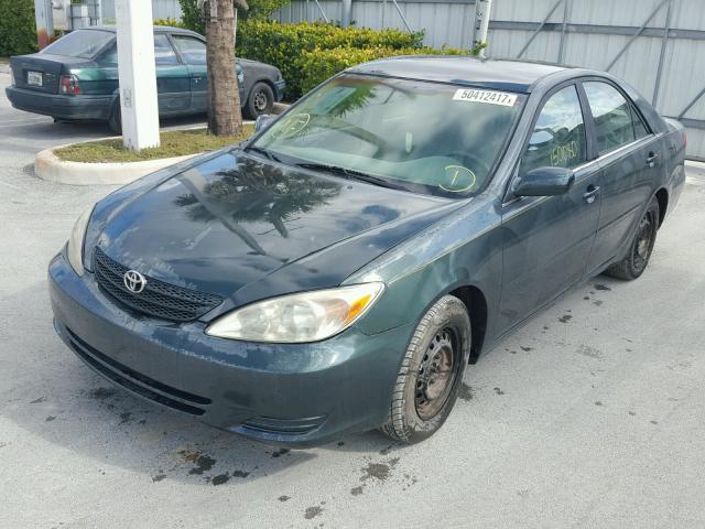 4T1BE32KX2U559976 - 2002 TOYOTA CAMRY LE GREEN photo 2