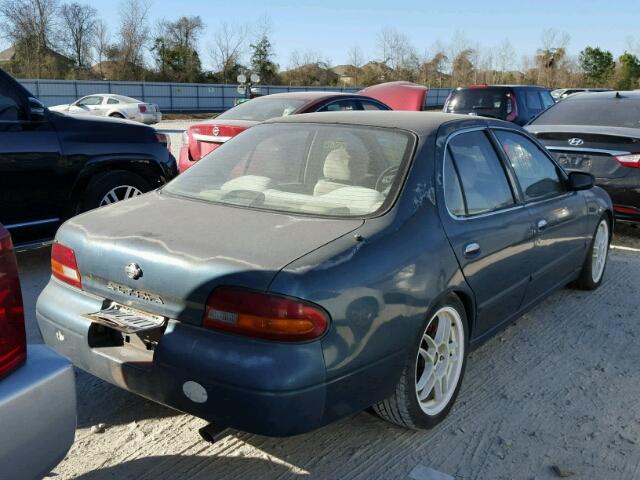 1N4BU31F0PC245574 - 1993 NISSAN ALTIMA XE BLUE photo 4