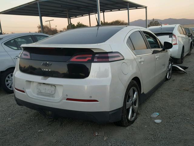 1G1RB6E49CU100619 - 2012 CHEVROLET VOLT WHITE photo 4