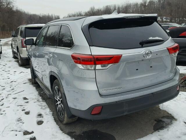 5TDJZRFH6HS384564 - 2017 TOYOTA HIGHLANDER SILVER photo 3