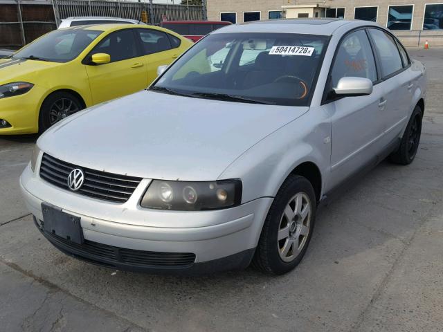 WVWAC63B01P022908 - 2001 VOLKSWAGEN PASSAT GLS SILVER photo 2