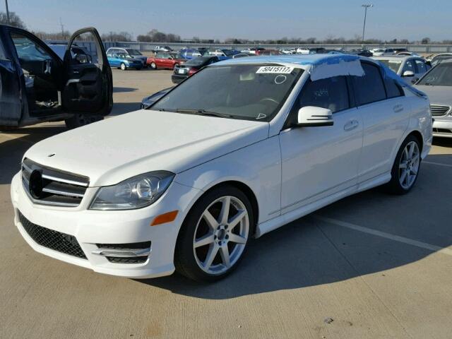 WDDGF4HB0EA956578 - 2014 MERCEDES-BENZ C 250 WHITE photo 2