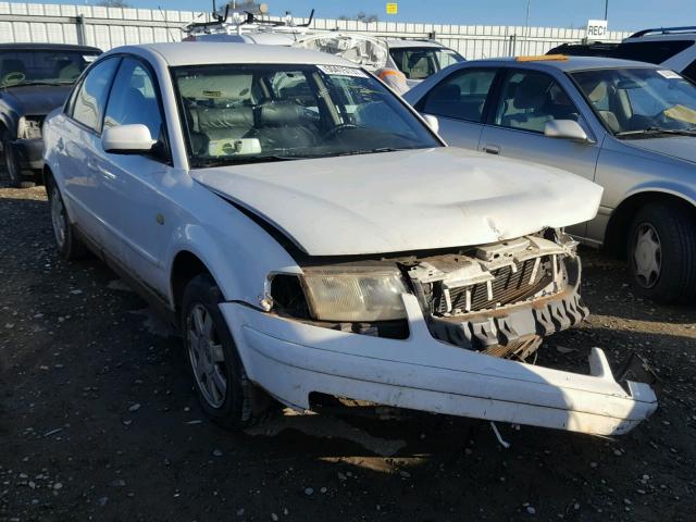 WVWMA63B7XE498385 - 1999 VOLKSWAGEN PASSAT GLS WHITE photo 1