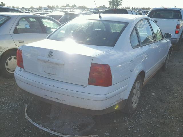 WVWMA63B7XE498385 - 1999 VOLKSWAGEN PASSAT GLS WHITE photo 4