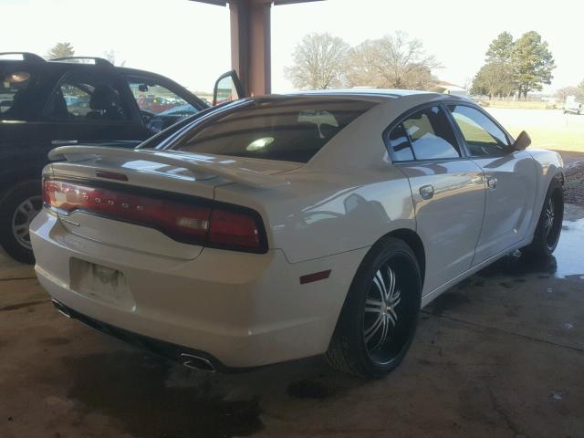 2B3CL3CG6BH607843 - 2011 DODGE CHARGER WHITE photo 4