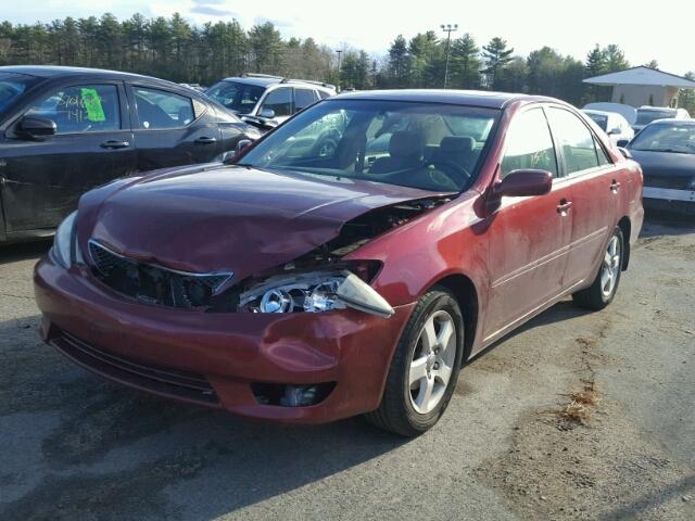 4T1BE32KX5U048319 - 2005 TOYOTA CAMRY LE RED photo 2