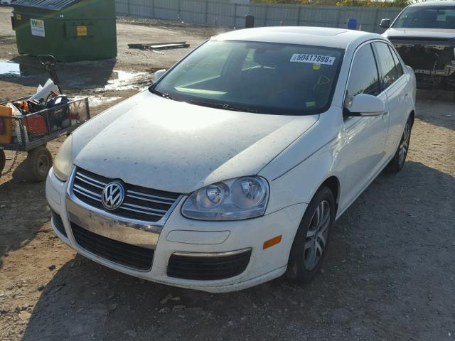 3VWDF71K55M644717 - 2005 VOLKSWAGEN NEW JETTA CREAM photo 2