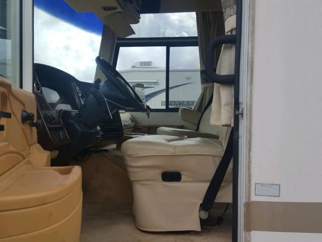 1FCNF53S2Y0A07381 - 2001 PACE MOTORHOME WHITE photo 5