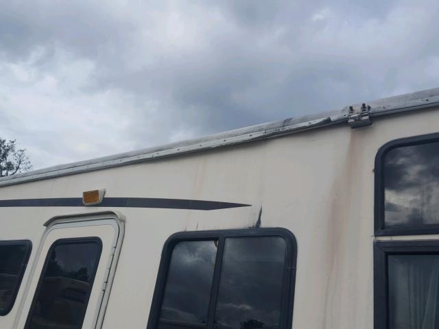 1FCNF53S2Y0A07381 - 2001 PACE MOTORHOME WHITE photo 9