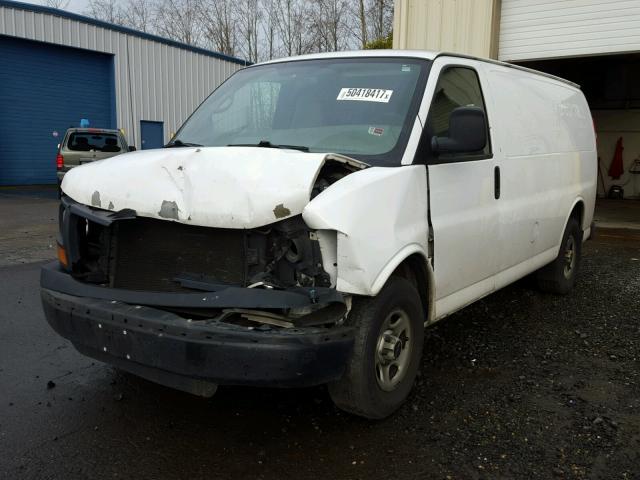 1GTFG15X581137359 - 2008 GMC SAVANA G15 WHITE photo 2