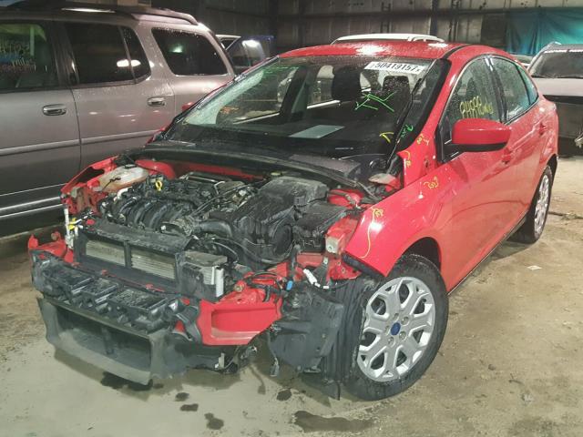 1FAHP3F27CL173127 - 2012 FORD FOCUS SE RED photo 2