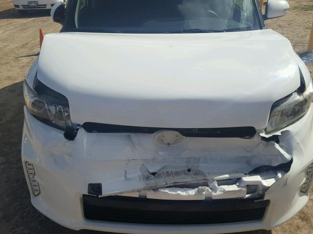 JTLZE4FE9EJ055541 - 2014 TOYOTA SCION XB WHITE photo 9