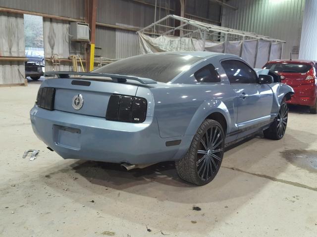 1ZVFT80N255112415 - 2005 FORD MUSTANG BLUE photo 4