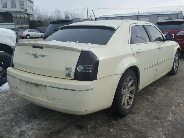 2C3KA53G78H208013 - 2008 CHRYSLER 300 TOURIN CREAM photo 4