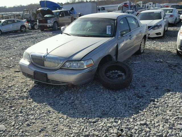 1LNHM81V06Y614293 - 2006 LINCOLN TOWN CAR S SILVER photo 2