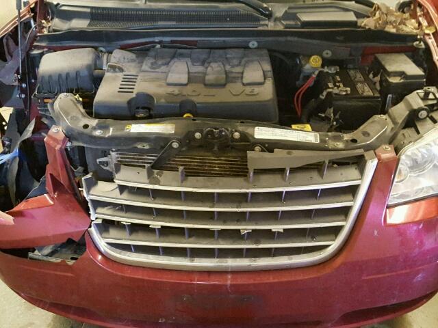 2A4RR8DX7AR330819 - 2010 CHRYSLER TOWN & COU RED photo 7