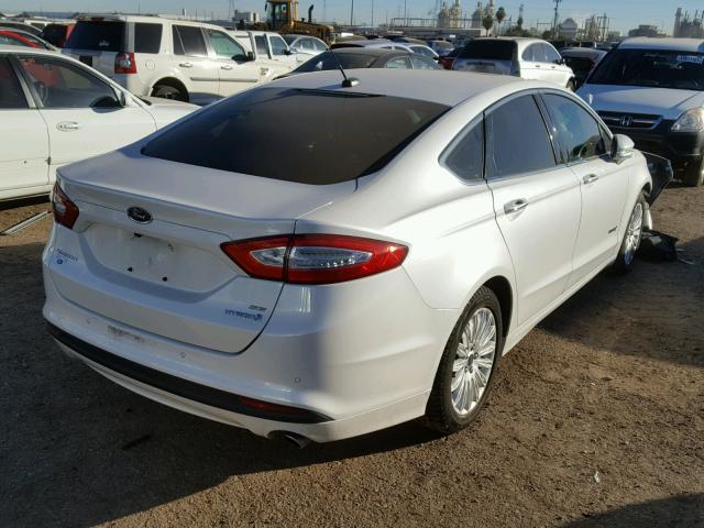 3FA6P0LU6GR195381 - 2016 FORD FUSION SE WHITE photo 4