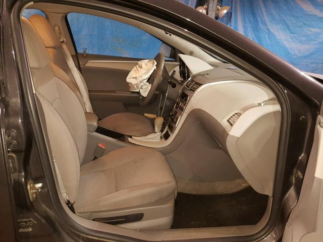 1G1ZB5E04CF259074 - 2012 CHEVROLET MALIBU LS ნაცრისფერი ფოტო 5