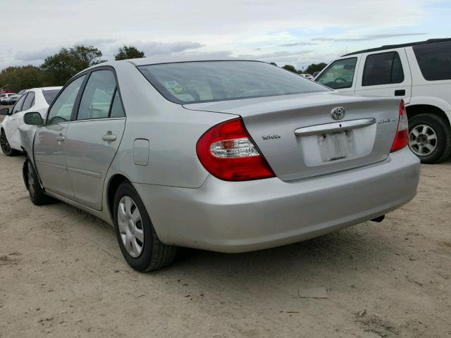 4T1BE32K52U004479 - 2002 TOYOTA CAMRY LE ვერცხლისფერი ფოტო 3