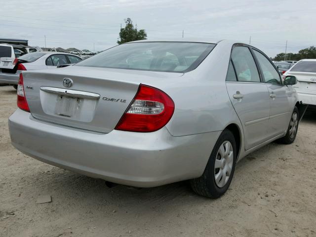 4T1BE32K52U004479 - 2002 TOYOTA CAMRY LE ვერცხლისფერი ფოტო 4
